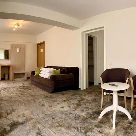 Escalade Hotel 4*
